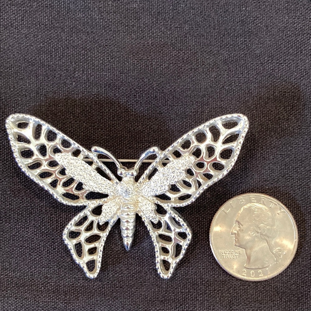 Stunning detailed Silver alloy Filigree Butterfly Brooch New in Box